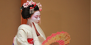 “舞妓さんに会える”祇園＆花見小路・伏見稲荷大社・嵐山 Day Tour